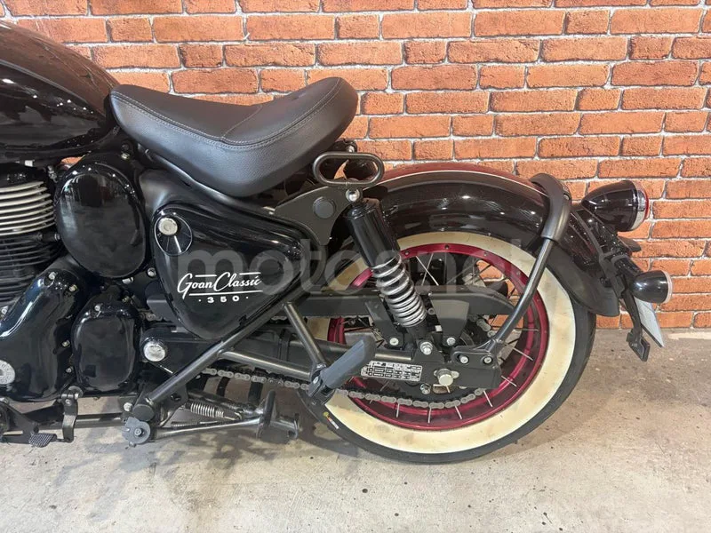 Royal Enfield Classic 350 - Vista 9