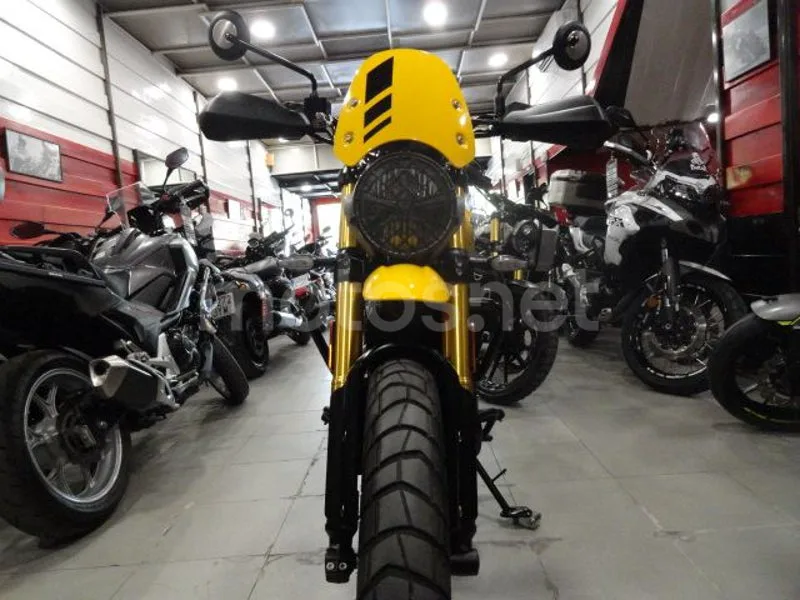 Triumph Scrambler 400 XC - Vista 5