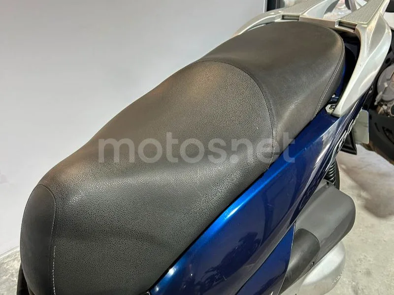 Honda SH300i - Vista 11