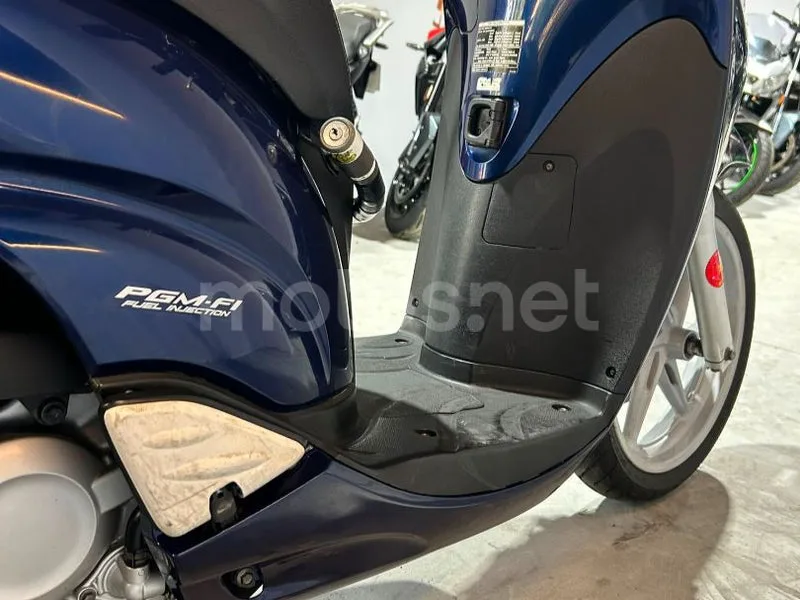 Honda SH300i - Vista 4