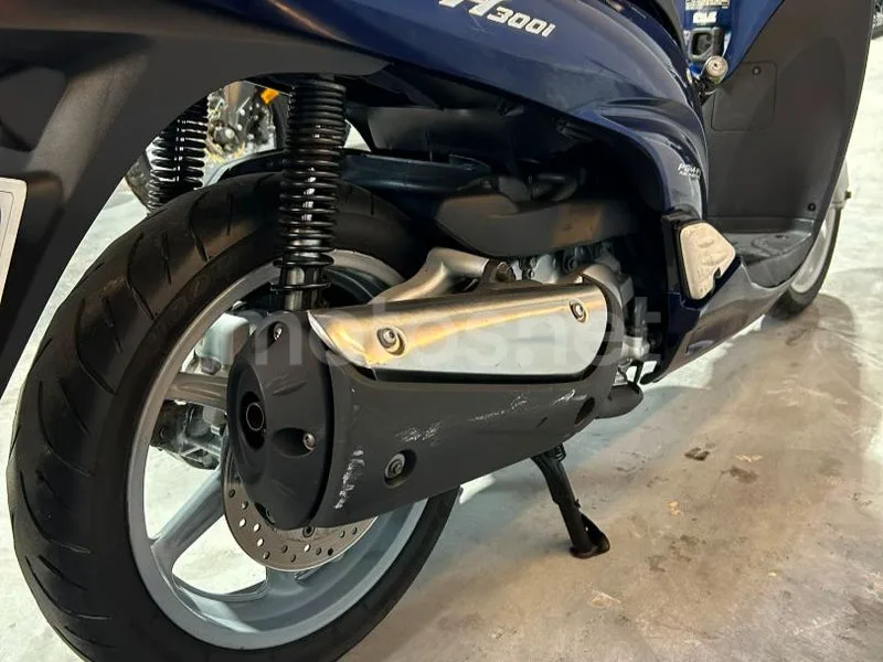 Honda SH300i - Vista 7