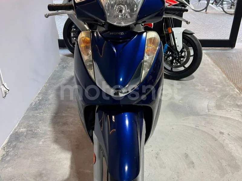 Honda SH300i - Vista 9