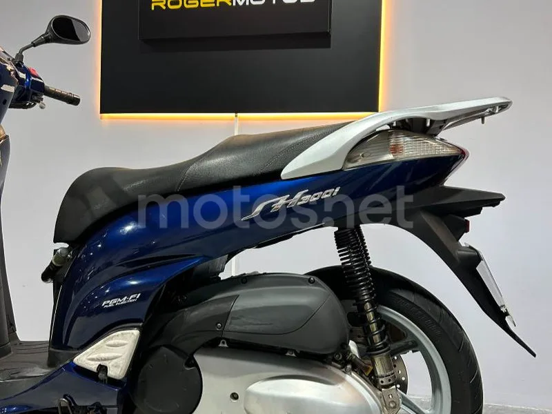 Honda SH300i - Vista 10