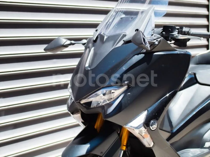 Yamaha TMAX - Vista 11