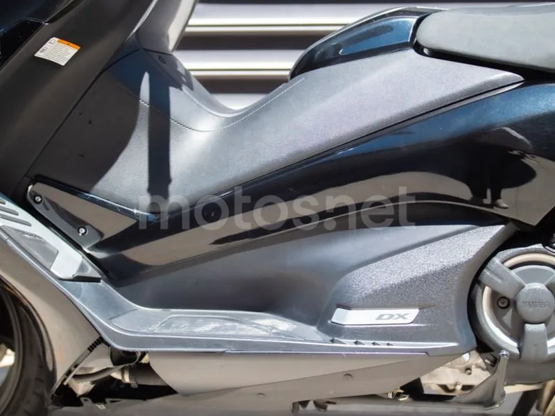 Yamaha TMAX - Vista 13
