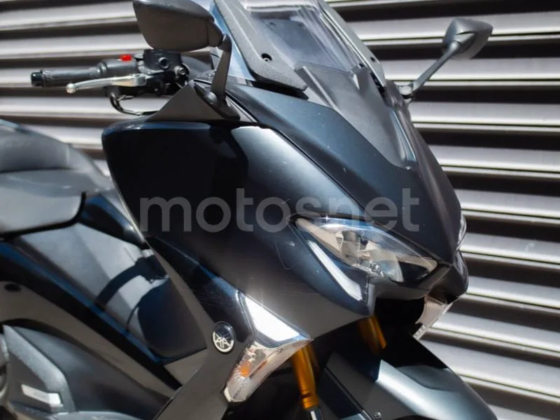 Yamaha TMAX - Vista 3