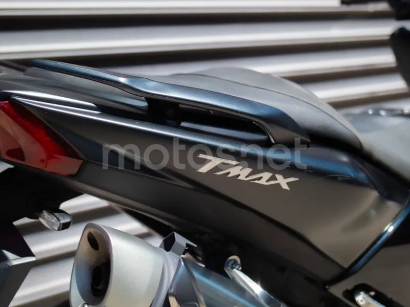 Yamaha TMAX - Vista 7