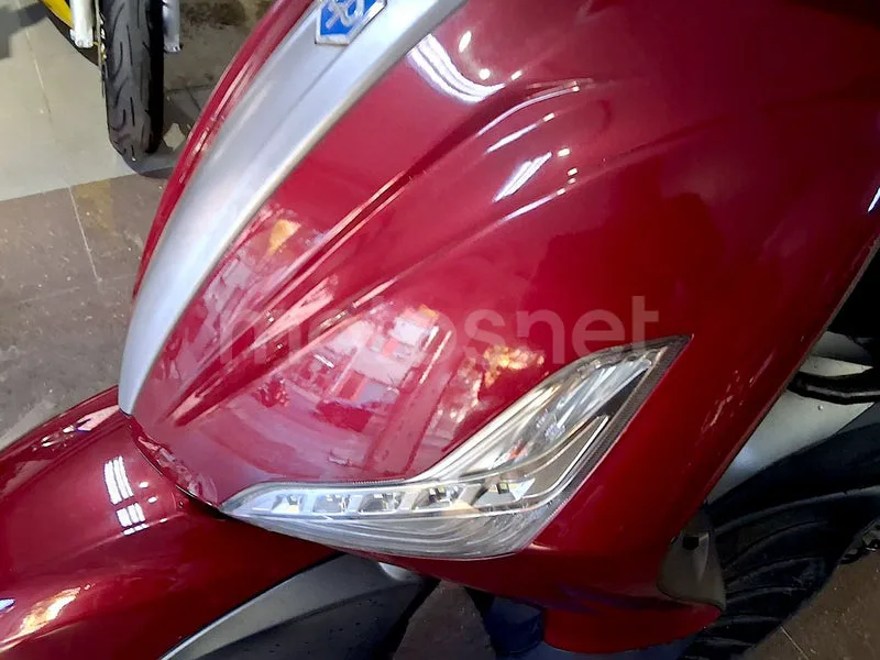 Piaggio Beverly 300 - Vista 12