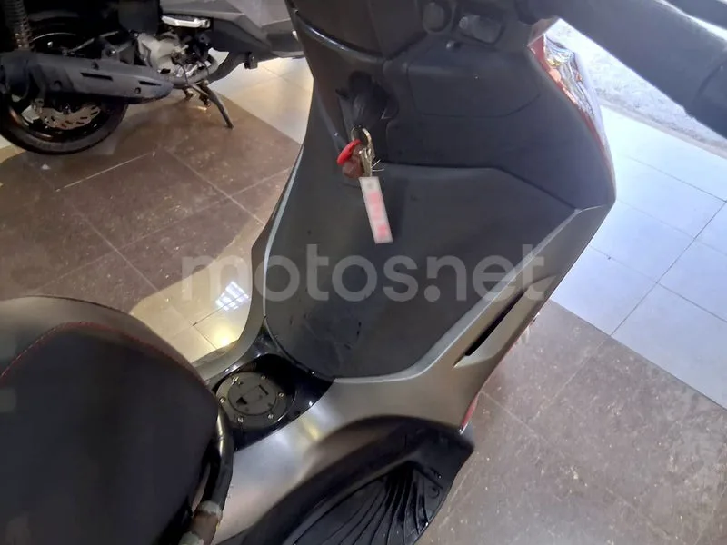 Piaggio Beverly 300 - Vista 16