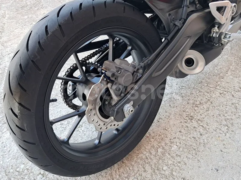 Honda CB125R - Vista 11