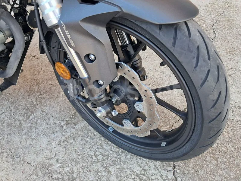 Honda CB125R - Vista 12