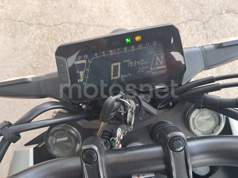 Honda CB125R - Vista 4