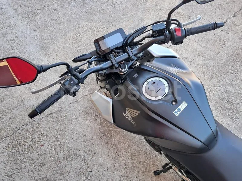 Honda CB125R - Vista 5