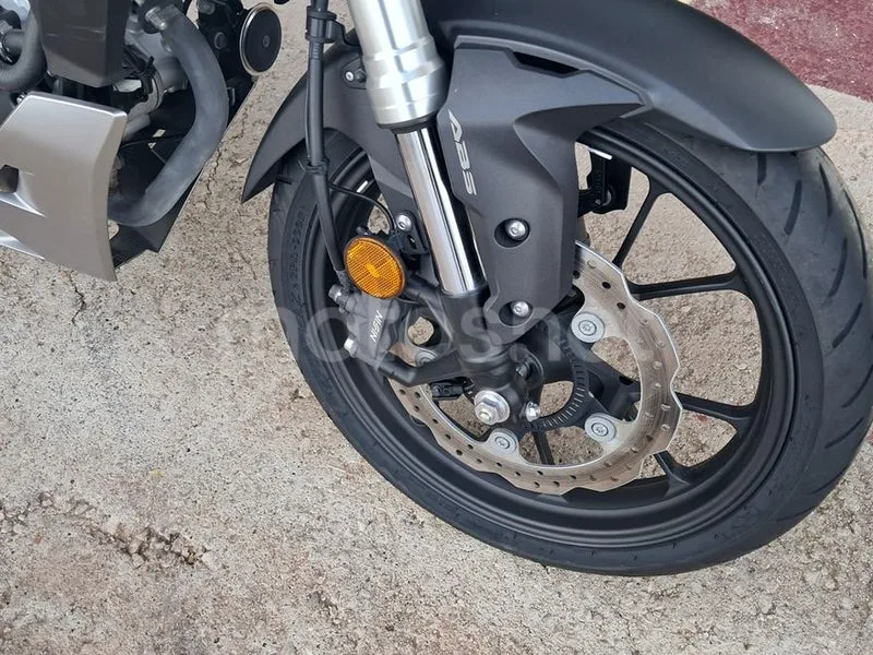 Honda CB125R - Vista 9