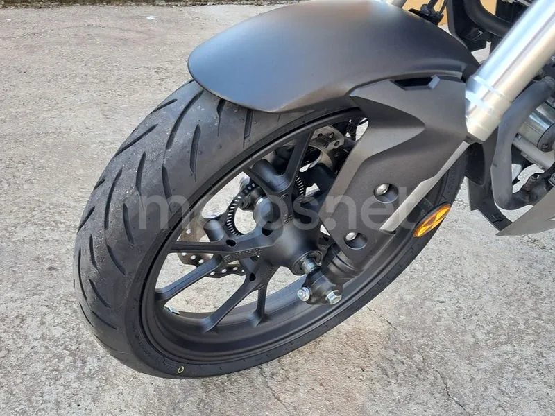 Honda CB125R - Vista 10