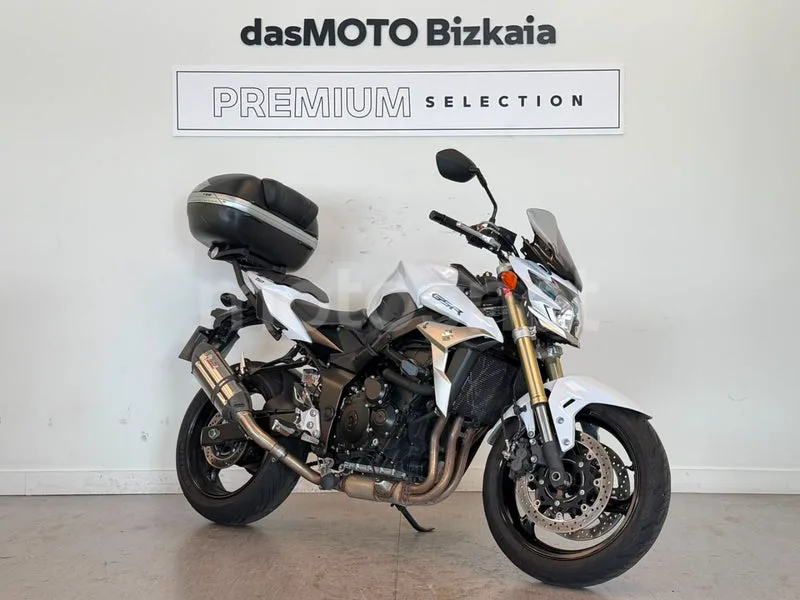 Suzuki GSR750 - Vista 12