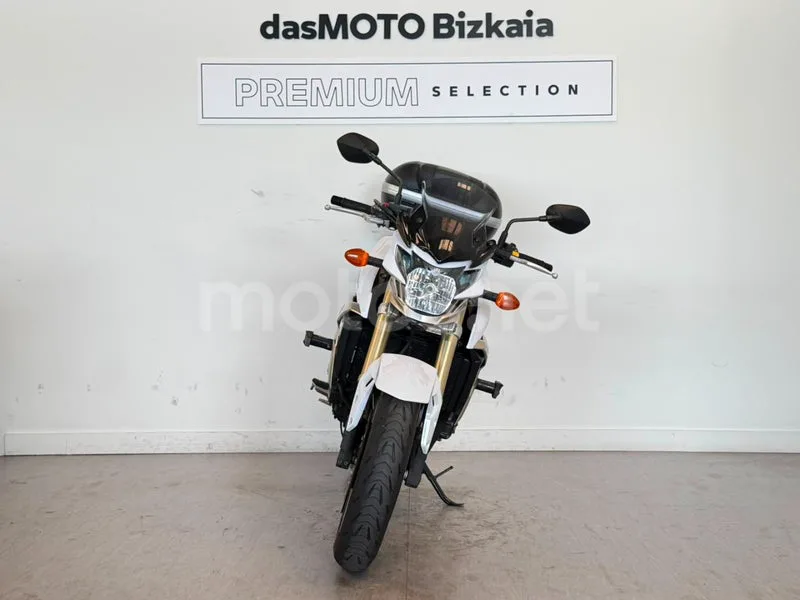Suzuki GSR750 - Vista 3
