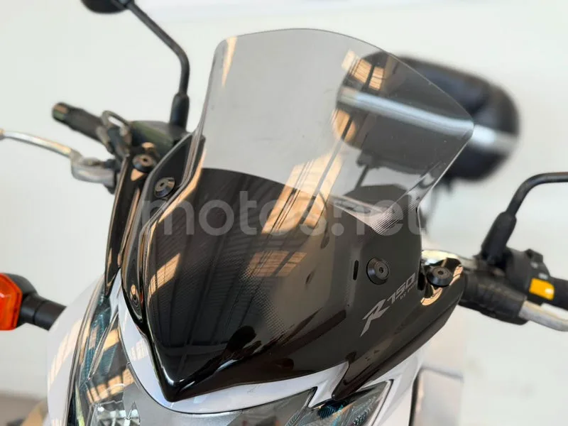 Suzuki GSR750 - Vista 7