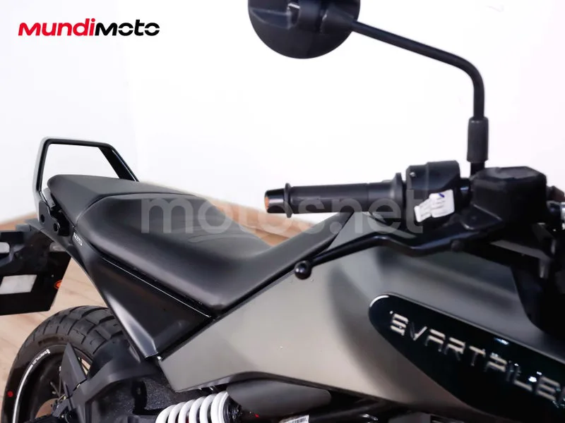 Husqvarna Svartpilen 401 - Vista 41