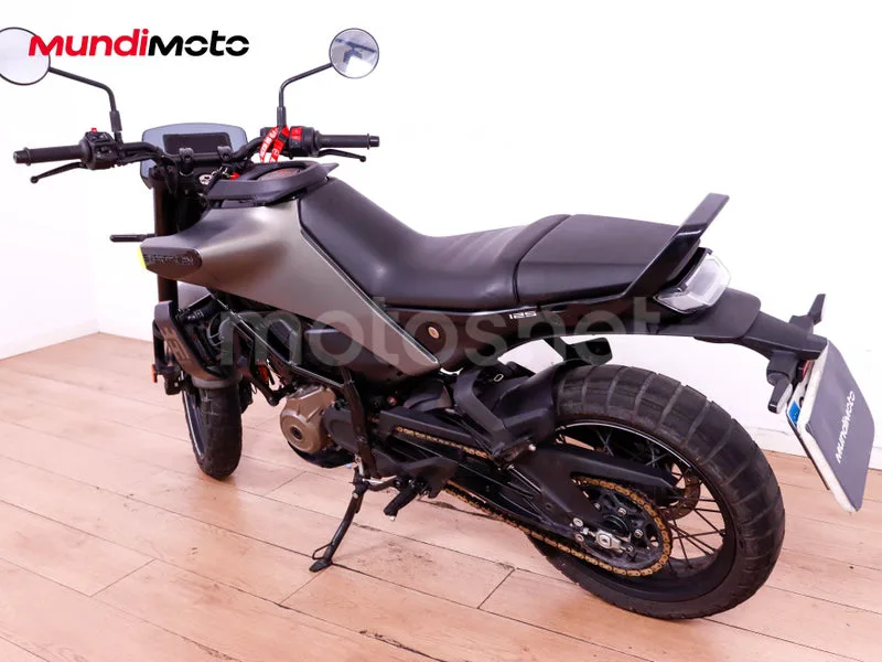 Husqvarna Svartpilen 401 - Vista 8