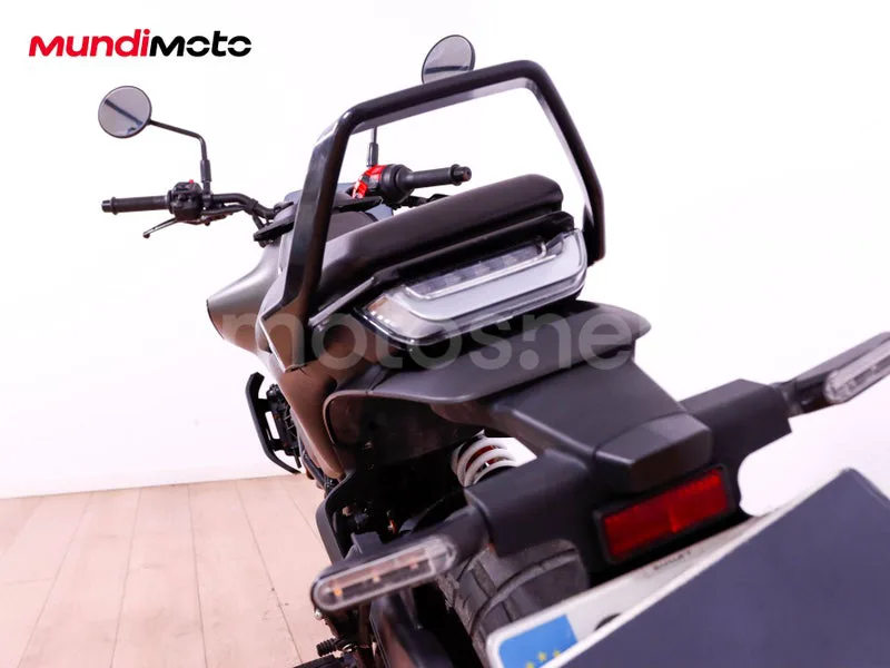 Husqvarna Svartpilen 401 - Vista 9