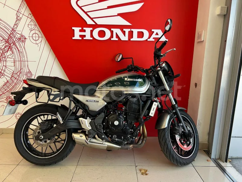 Kawasaki Z650 - Vista 3