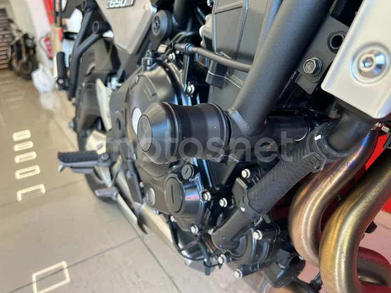 Kawasaki Z650 - Vista 9