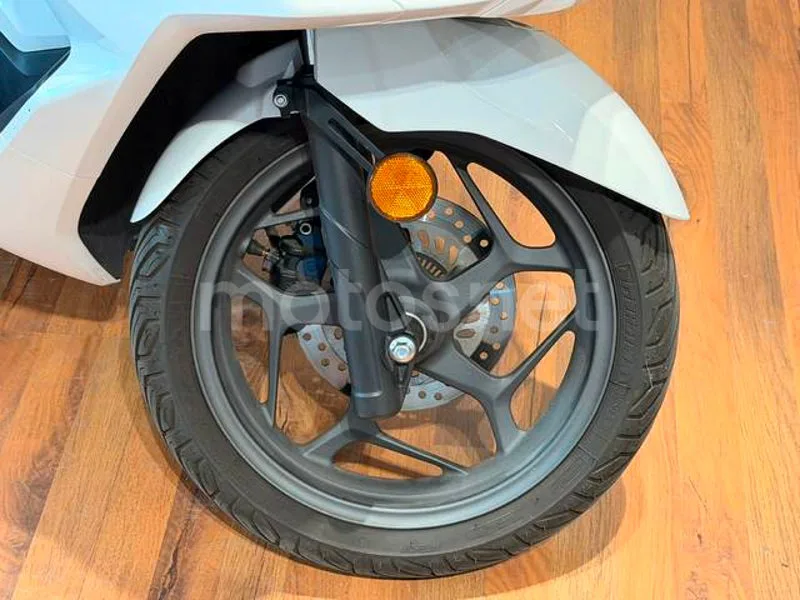 Honda PCX125 - Vista 9