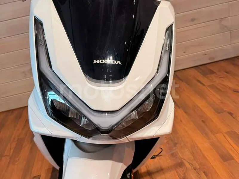 Honda PCX125 - Vista 10
