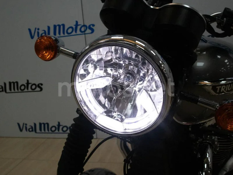 Triumph Bonneville T120 - Vista 11