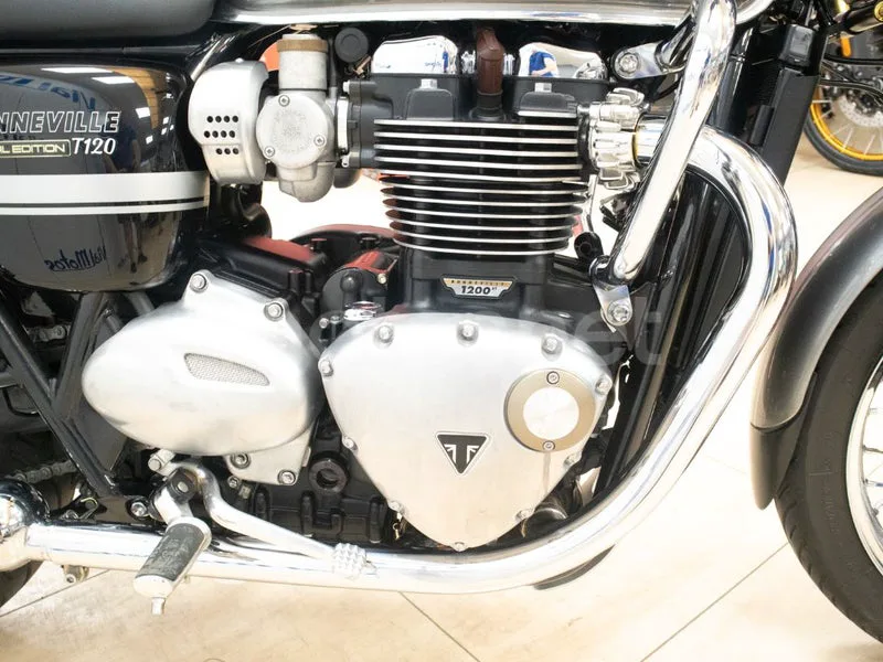 Triumph Bonneville T120 - Vista 15