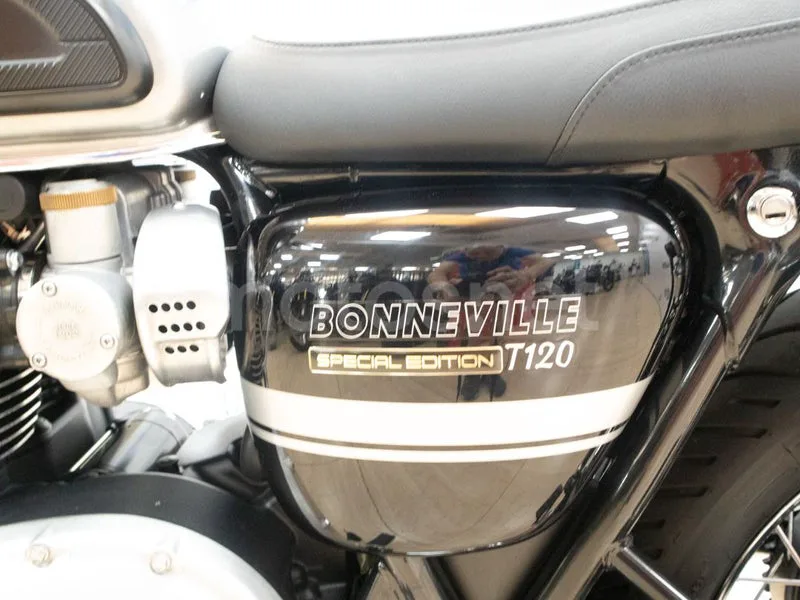 Triumph Bonneville T120 - Vista 16