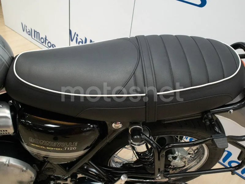 Triumph Bonneville T120 - Vista 17