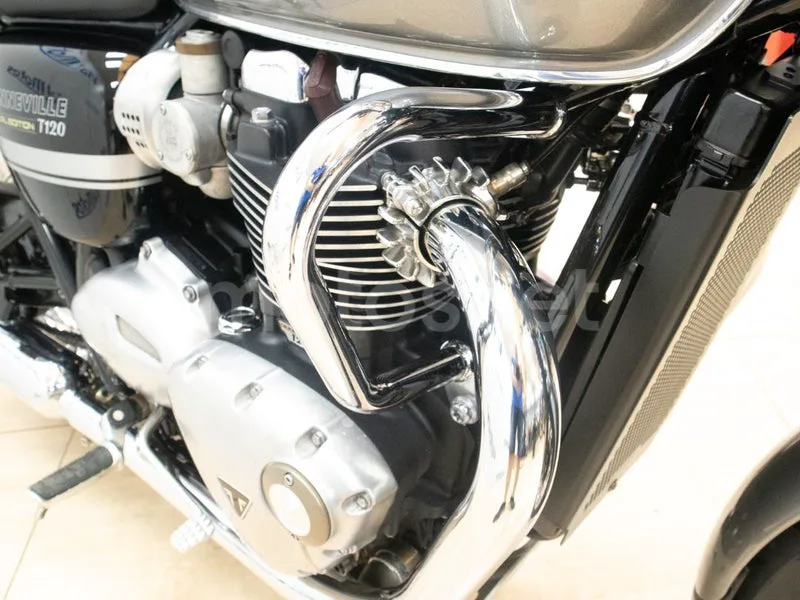 Triumph Bonneville T120 - Vista 20