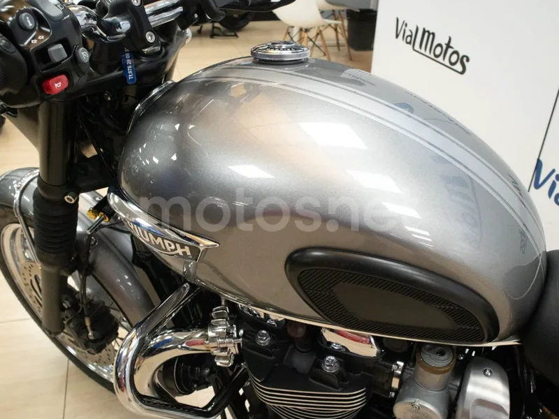 Triumph Bonneville T120 - Vista 23