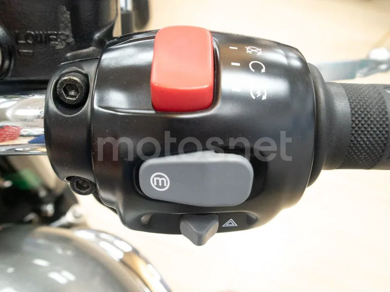 Triumph Bonneville T120 - Vista 9