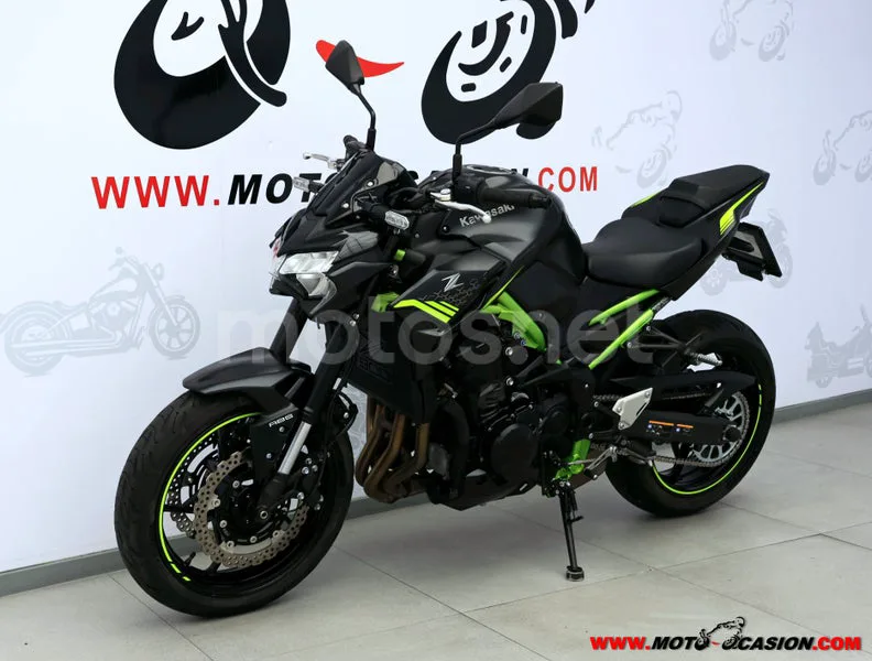 Kawasaki Z900 - Vista 8