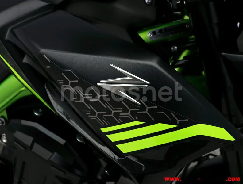 Kawasaki Z900 - Vista 9