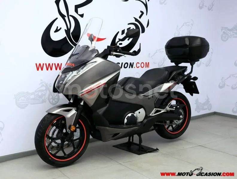 Honda Integra 750 S - Vista 8