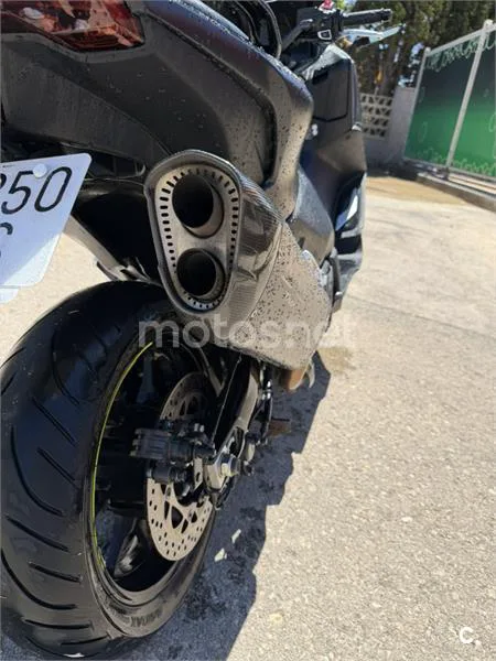 Yamaha TMAX - Vista 5