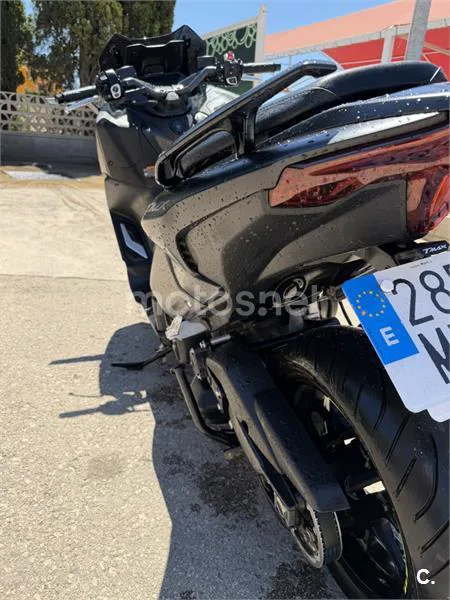 Yamaha TMAX - Vista 6