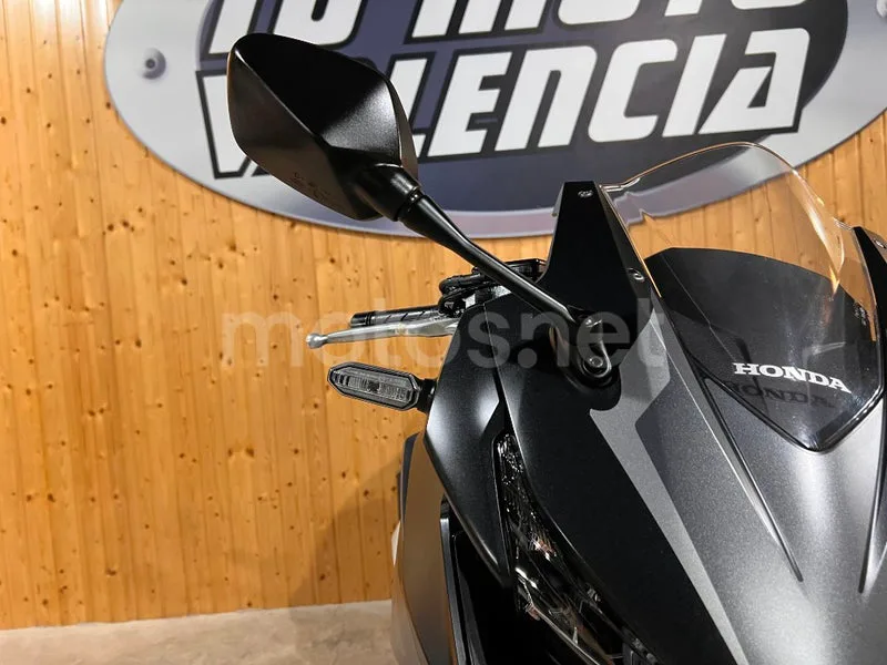 Honda CBR500R - Vista 25