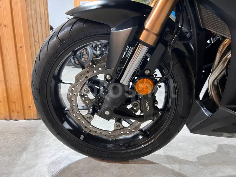 Honda CBR500R - Vista 75