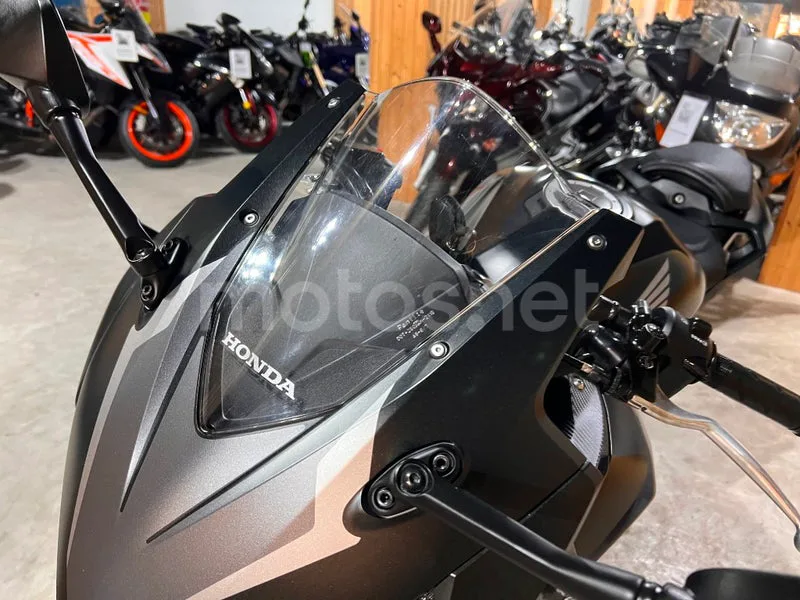 Honda CBR500R - Vista 80