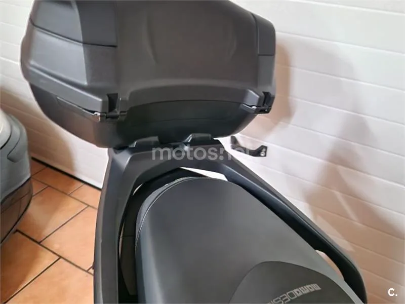 Yamaha XMAX 250 - Vista 8