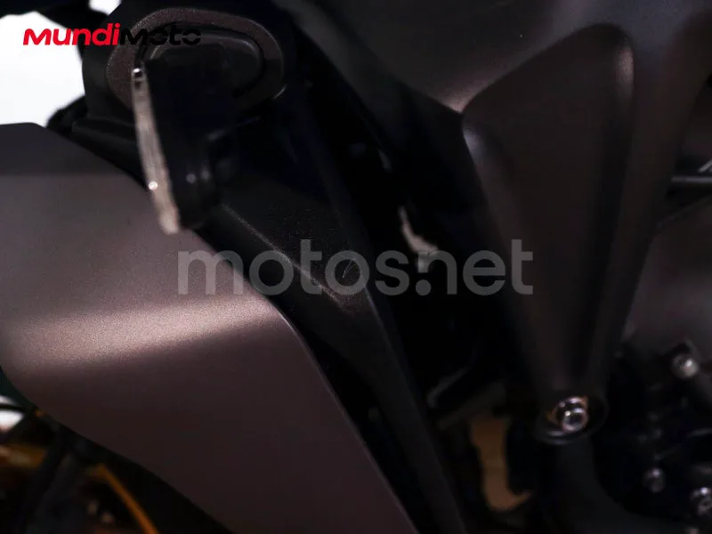 Yamaha MT-09 - Vista 16