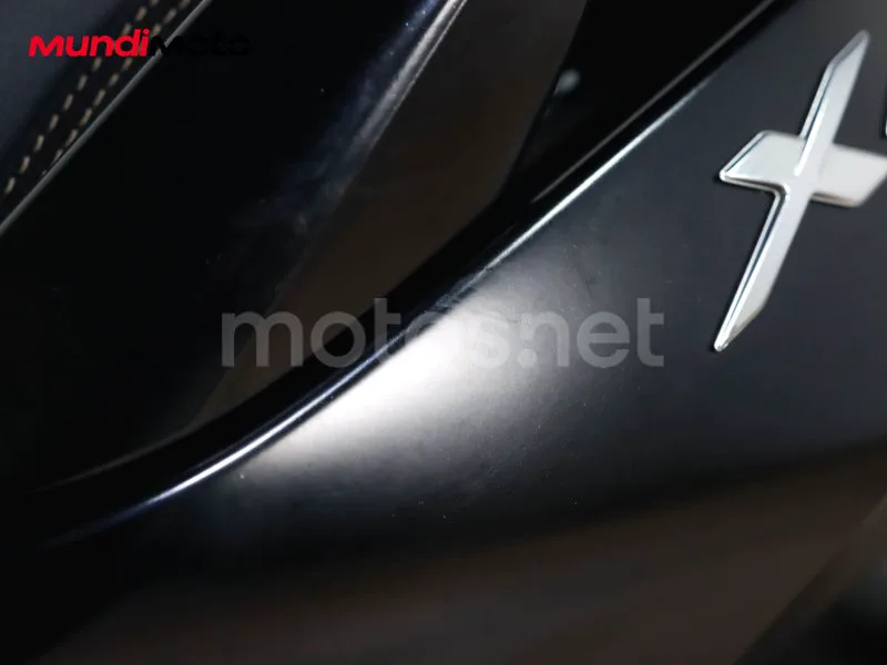 Yamaha TMAX - Vista 20