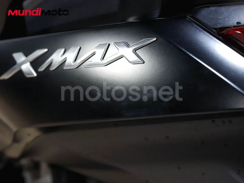 Yamaha TMAX - Vista 21