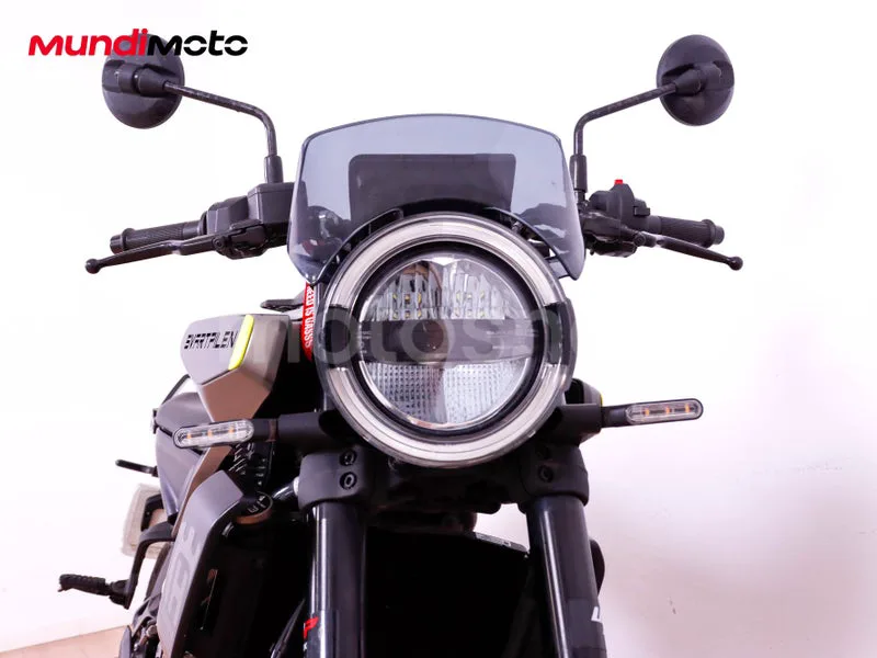 Husqvarna Svartpilen 401 - Vista 5