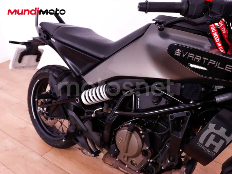 Husqvarna Svartpilen 401 - Vista 43